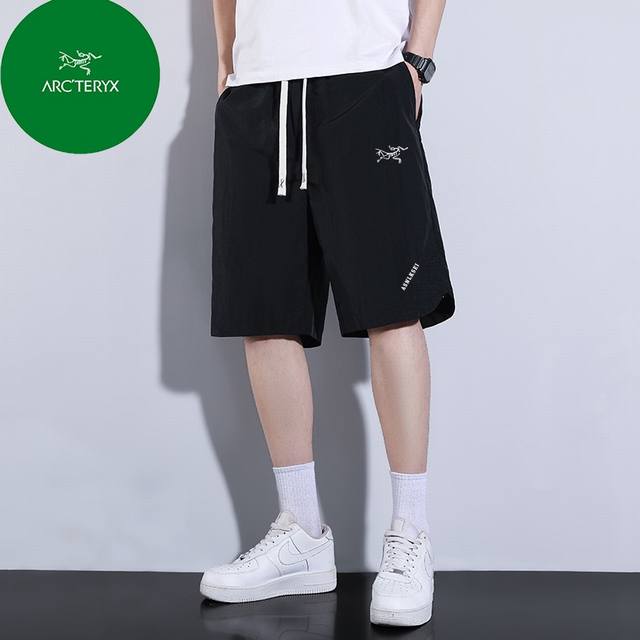 供 arc Eryx 始祖鸟夏季纯色拼接休闲短裤 男女同款 甑选透气舒适面料 微弹 精致不紧绷 轻松自如 走线精湛完美 独特工艺视觉元素强入夏更是清凉驾驭 随意