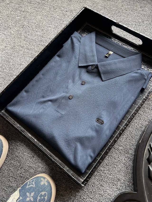 顶奢冰氧玉蚕丝 人气爆款 Kolon 克隆专柜新品高奢暗纹提花冰氧玉蚕丝无痕短袖polo衫 恒隆在售万元级 款号 2576 可隆家今年最新冰氧玉蚕丝面料 拿到手