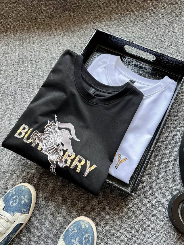 顶级高端桑蚕丝 人气爆款 Burberry 巴宝莉专柜新品战马高端丝光桑蚕丝圆领短袖T恤 恒隆在售千元级 款号 5593 巴宝莉家今年80支高端桑蚕丝丝光棉面料