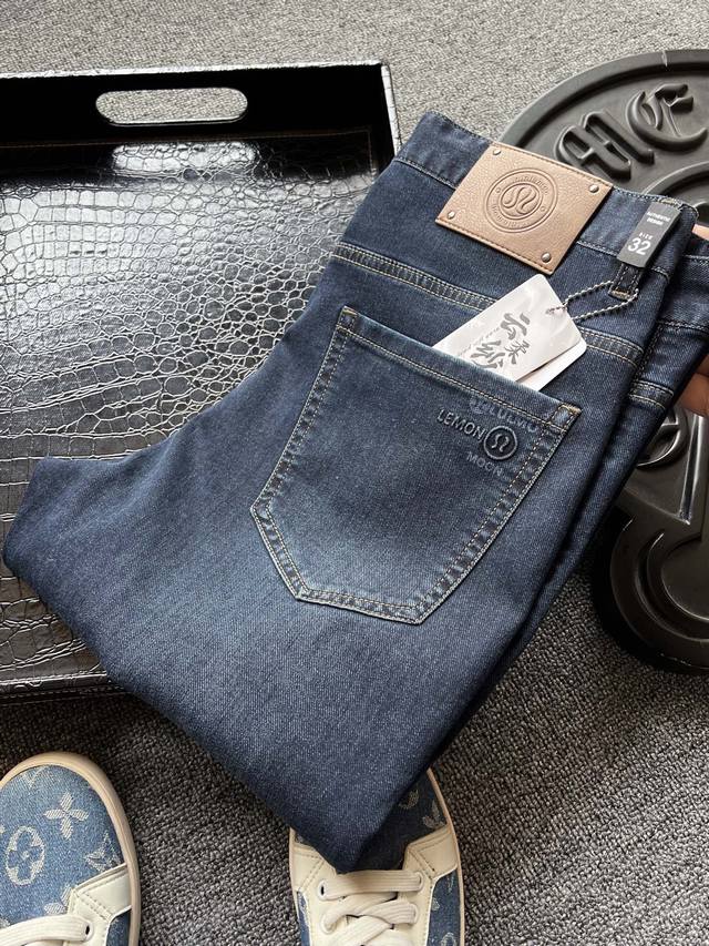 专柜顶级云柔纱 人气爆款 Lululemon 露露乐檬专柜新品高奢顶级云柔纱牛仔裤 恒隆在售万元级 款号 7823 露露乐檬家今年最新特级云柔纱牛仔面料 优选新