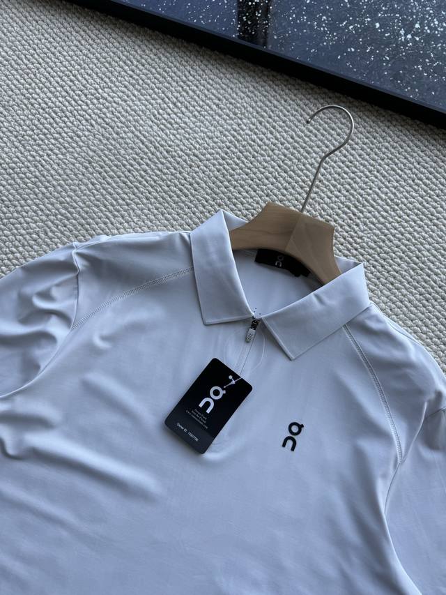 供 on昂跑男夏季polo衫速干户外运动训练健身衣跑步吸汗潮 太舒服了 户外神衣格纹肌理冰丝凉感无痕压胶速干polo~ 听起来就非常适合夏季户外运动和健身活动