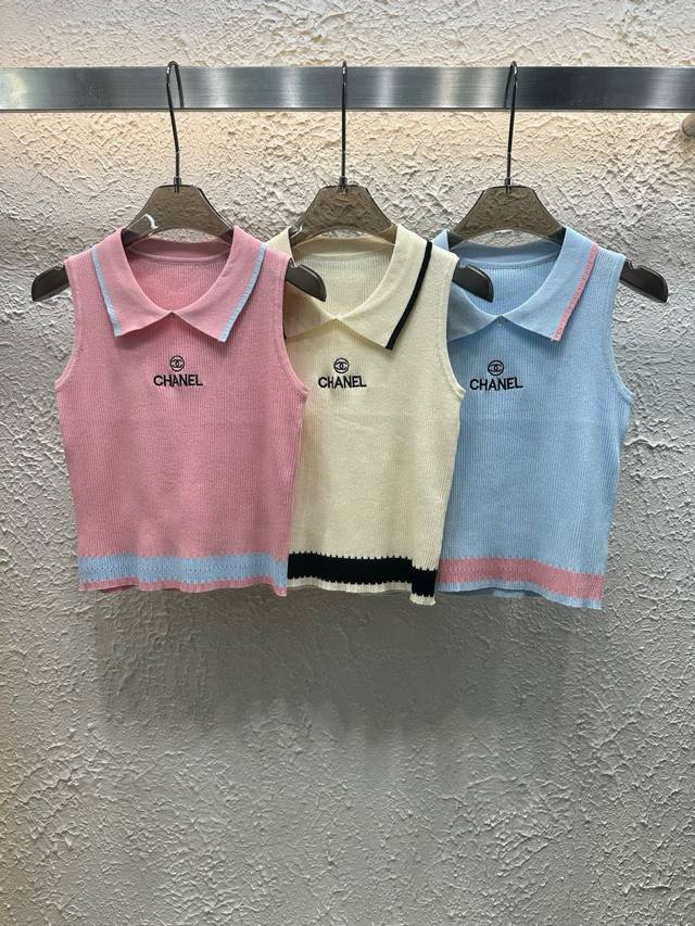 chanel香奈儿小香双C字母刺绣翻领针织背心 款号 25670105779 颜色 粉色 杏色 蓝色 尺码 均码 80-125斤