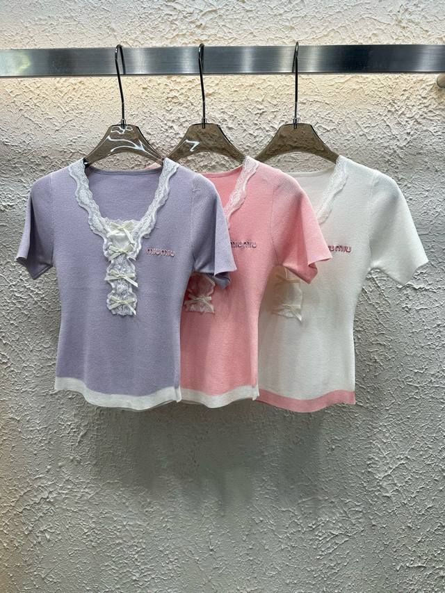 miumiu缪缪字母刺绣蕾丝蝴蝶结针织短袖 款号 25670105776 颜色 紫色 粉色 白色 尺码 均码 80-125斤