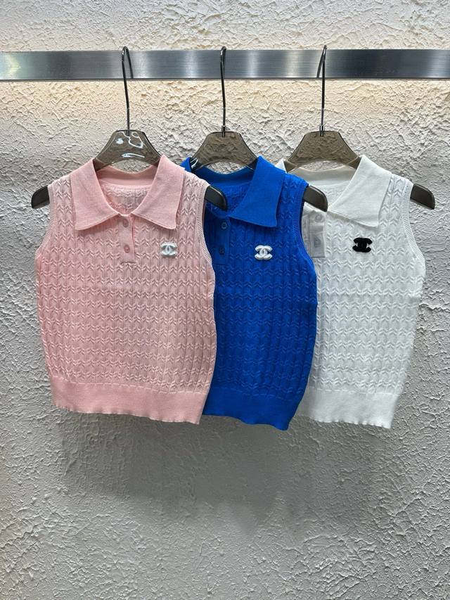 chanel香奈儿小香立体双C翻领针织背心 款号 25670105756 颜色 粉色 蓝色 白色 尺码 均码 80-125斤