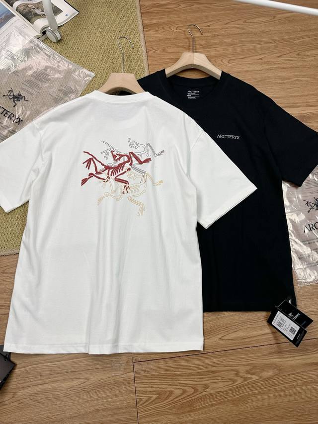 高品质 得物 1.1 arcteryx鸟家年度最优质的三色发泡浮雕印花短袖 260克人体舒适最佳克重 无与伦比的发泡工艺 还有小红书超级爆的流量加持 秒杀所有夏