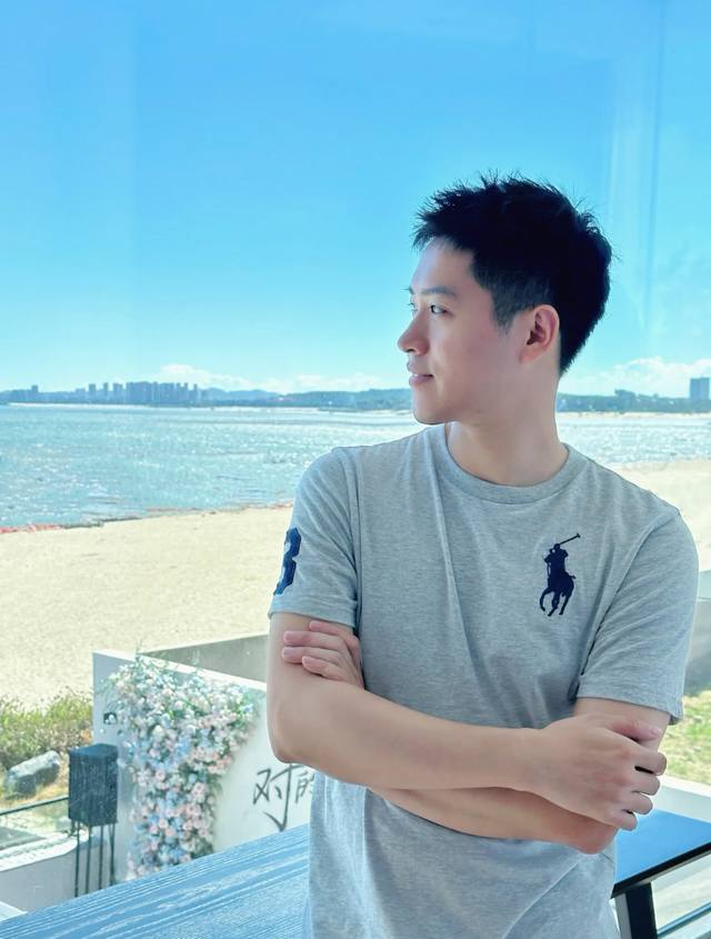 模特图# 顶级品质 拉夫劳伦Ralph Lauren经典刺绣大马标圆领基础短袖 这两年拉夫劳伦风好大 审美真的有大大提高大马刺绣点缀就很好看 搭配短裤和阔腿裤无