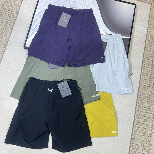 arc'teryx 始祖鸟25Ss夏季新款冰丝速干户外休闲运动短裤 采用冰丝面料 透气性强 适合各种环境 跑步时方便排汗 舒适质地轻盈 不易褪色 不变形 口袋腰