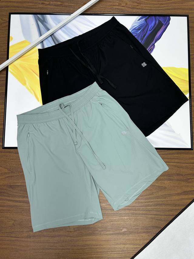 Kolon Sport可隆夏季男士户外速干压胶短裤 面料质感做工品相都相当完美 客供机能户外速干面料 除了提供耐磨性外 穿起来也非常舒适并提供极大的运动自由度和