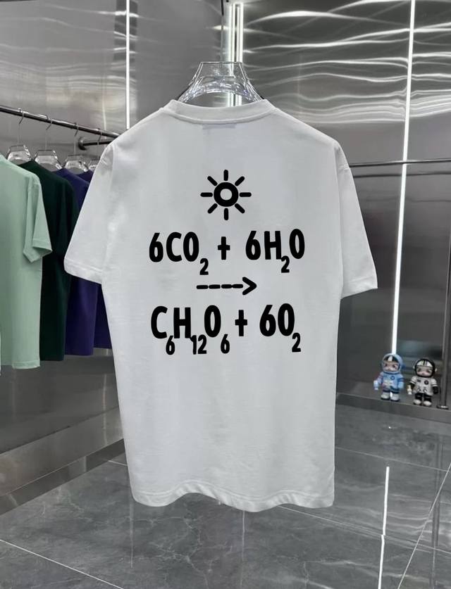 gucci系列 专柜款复古情侣 印花短袖T落肩袖 重磅280G精梳棉材质 透气舒适 版型宽松 进口外贸级专柜印花 随意搓洗不褪色不变形 情侣款 男女同款哦