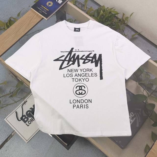 上新 款号 Bm157 高版本 2025新款Stussy斯图西前后巡游世界字母图案Logo印花休闲情侣宽松短袖T恤 经典永远不会过时 人手必备款 260G纯棉精