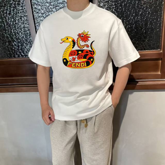 款号:F051 fendi 芬迪 25Ss 大师亲手设计潮牌新品印花圆领短袖T恤 春夏最新砖柜同步 Os落肩版型 - 260G双纱纯棉顶级面料 手感柔软 百分百