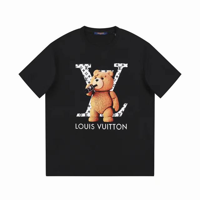 上新款号 B171 Lv 驴家春夏新款T上货 Lv卡通小熊压花图案设计 后幅标志性反向标签 纯棉面料 高品质 男女同款超级百搭 颜色:黑色 白色 尺寸: Xs