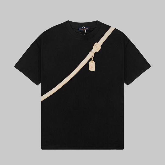 上新款号 B191 louis Vuitton 路易威登 秀场限定斜肩挎包图案压花短袖T恤 定制260克同缸染面料 手感非常舒服 春夏最新砖柜同步 Os落肩版型