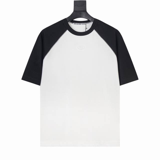 alexaaw亚历山大王同色压花插件袖短袖T恤 size Xs S M L 熊猫黑白拼色的经典搭配使整件衣服质感十足 前胸Logo海绵填充压花工艺捏起来解压又好