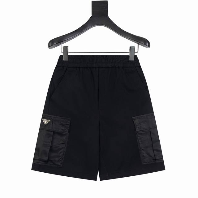 prad* 普拉达 铁牌棉质工装短裤 size Xs S M L 双面双股面料 弹力腰头配束绳 正面斜角开袋 背面魔术贴式嵌线袋 侧面涂珐琅金属三角形徽标 侧面
