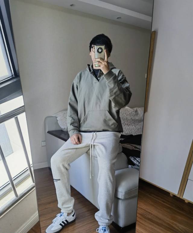 爆款模特图 款号003 燕麦色 顶级版本Fear Of God Essentials Fog胸口后背植绒男女情侣明星同款秋冬长裤卫裤 第八季最新款植绒Logo长