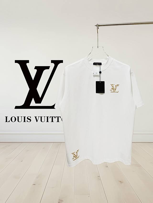 高品质] Louis Vuitton 路易威登 25Ss春夏新款 渠道精品 胸前和衣脚重工字母刺绣标志 后幅刺绣大Logo标志 圆领短袖T恤衫微阔的版型 整体时