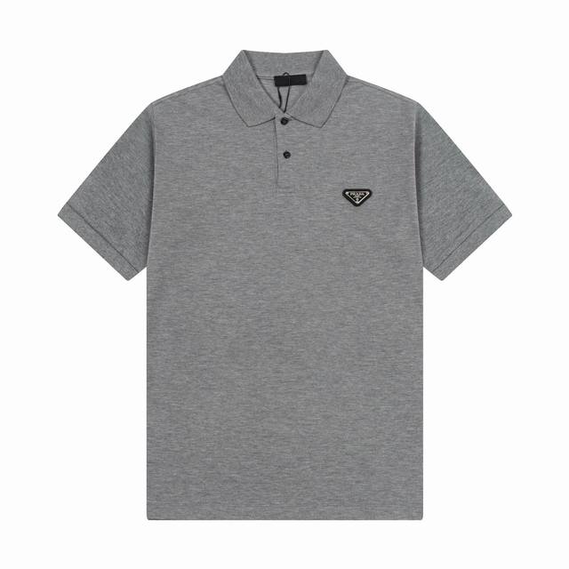 品牌 普拉达 prada 面料 纯棉丝光珠地 克重 230 颜色 黑色 白色 灰色 尺码 M-Xxl 原版定制1 1细节还原 三标Logo齐全 扣子Logo 高