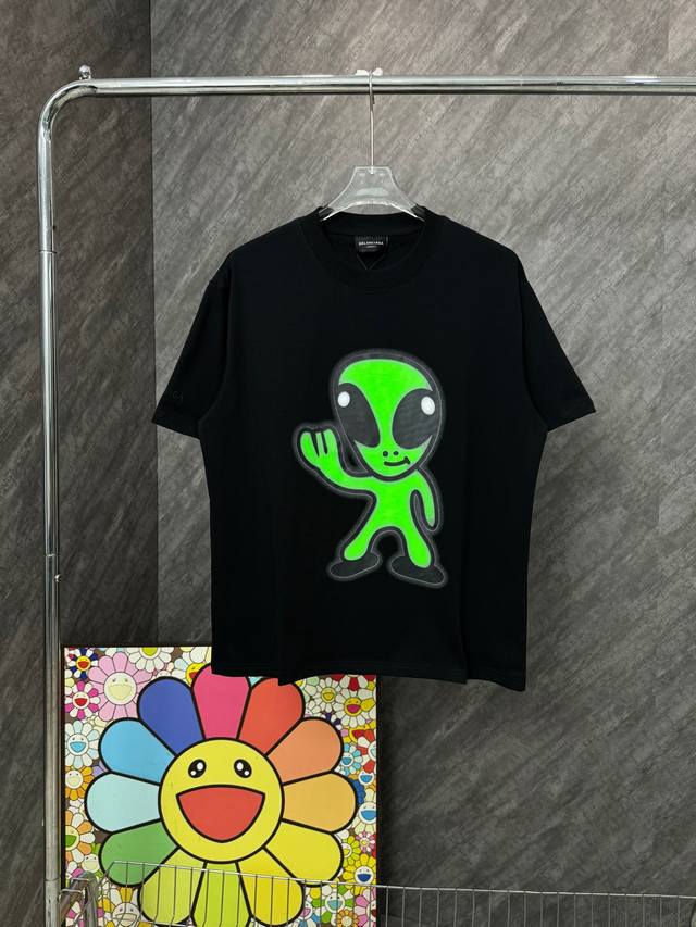款号 G112 巴黎外星人夜光印花刺绣字母圆领短袖 balenciaga官网Zp同步新款T恤 面料采用32支双纱2 克高克重纯棉面料 同缸定织定染原版同色螺纹