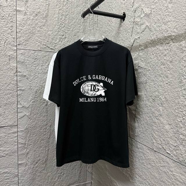 dg*杜嘉* 2025春夏款 简约字母印花个性Logo 定制300G 双纱平纹纯棉面料 短袖T恤 男女同款 尺码 S 90-130斤 M 120-150斤 L