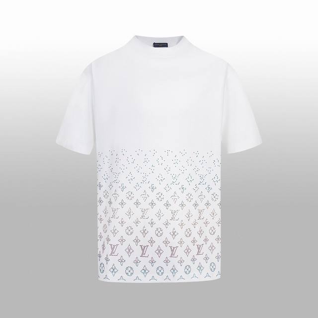 高版本 1V 春夏新款短袖T-Shirt 260克高克重棉感面料 挺括有型 欧洲高质量彩钻 渐变彩色高级感 无性别穿搭 情侣闺蜜可同款演绎 单穿慵懒随性 叠穿层
