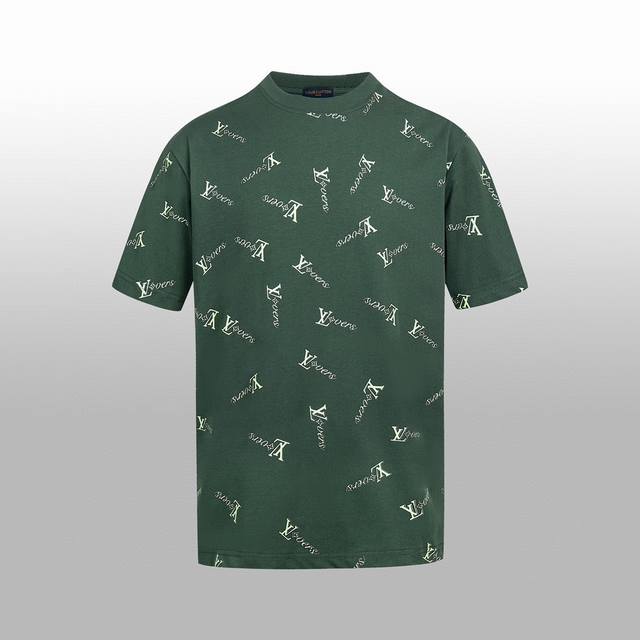 高版本 1V 春夏新款短袖T-Shirt 欧洲数码直喷技术 260克高克重棉感面料 挺括有型 图案清晰如手绘 满身Logo 无性别穿搭 情侣闺蜜可同款演绎 单穿