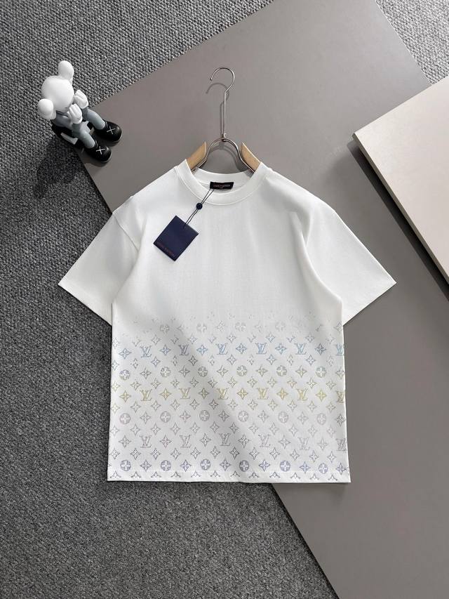 Louis Vuitton* 2025春夏款上新 原高版本 驴家 面料采用270克高密度纯棉 不变形 不缩水 工艺介绍 双线走位 前后幅采用高品质彩色钻高温烫钻