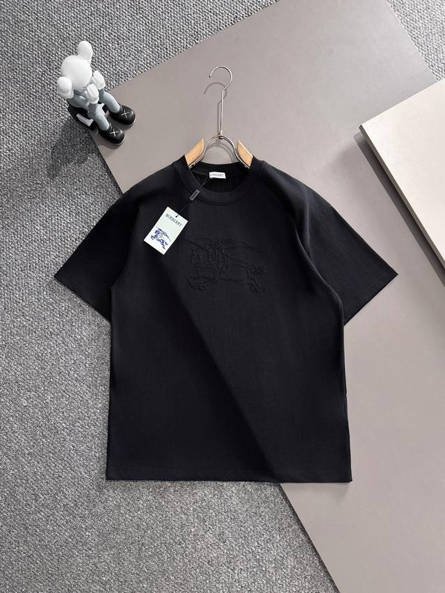 Burberry* 2025春夏款上新 原高版本 巴宝莉 面料采用270克高密度纯棉 不变形 不缩水 工艺介绍 双线走位 胸前采用精品高工艺绳索绣后幅刺绣 颜色