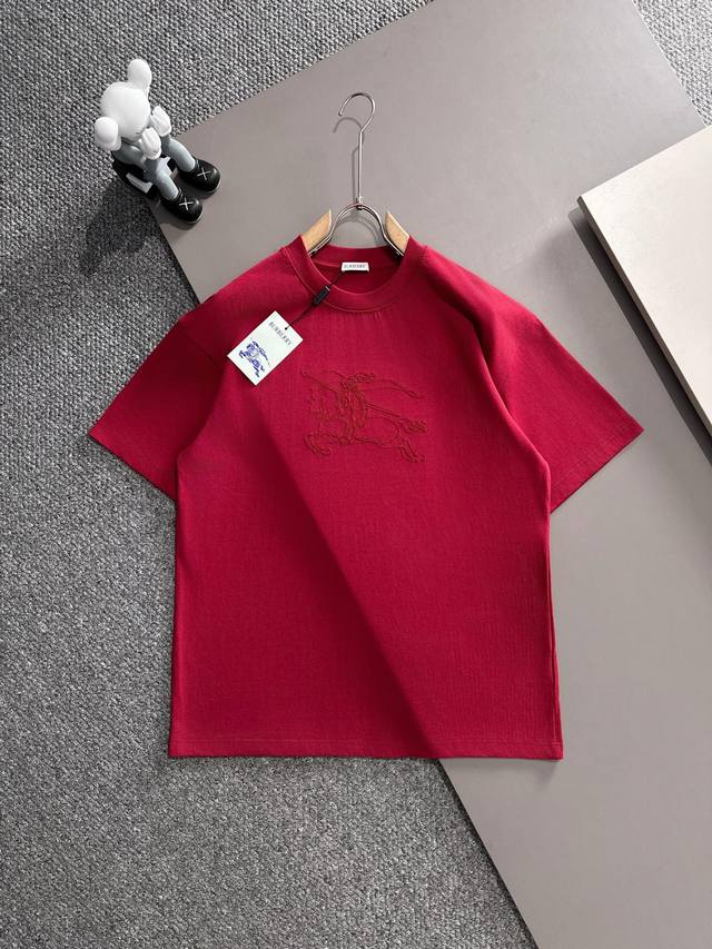 Burberry* 2025春夏款上新 原高版本 巴宝莉 面料采用270克高密度纯棉 不变形 不缩水 工艺介绍 双线走位 胸前采用精品高工艺绳索绣后幅刺绣 颜色