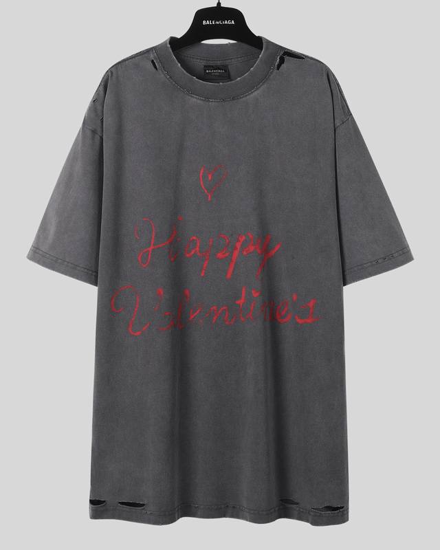 Balenciaga 25Ss 25情人节限定短袖 市面最高版本 原版开发定织260G面料 高度还原 洗水处理 手感厚重 质感区别市场货 采用进口椭圆机印花 每