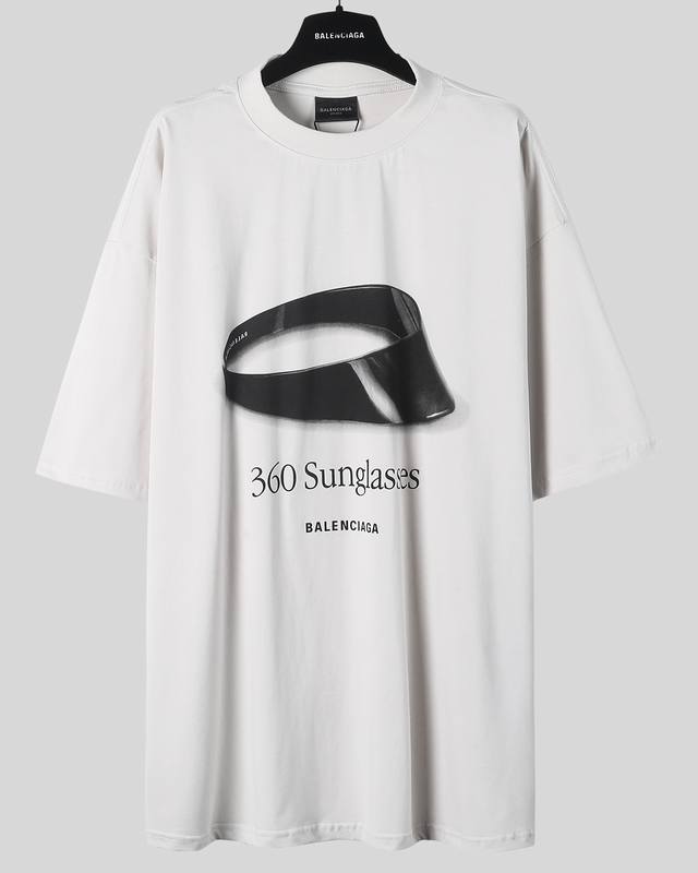 balenciaga 25Ss 360墨镜 市面最高版本 原版开发定织280G面料 高度还原 洗水处理 手感厚重 质感区别市场货 采用进口康利印花 湿打白墨工艺