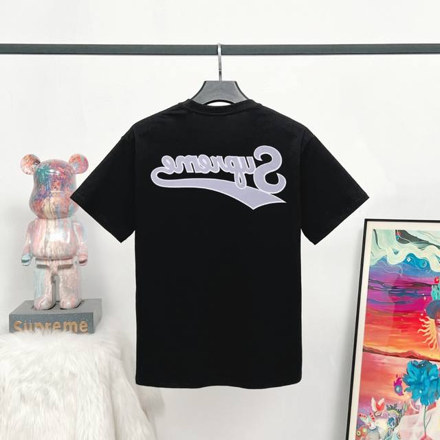 款号:Q17 # supreme Ss24 Ss24 夏季T恤系列Week19 backwards Tee 艺术字体Logo图案圆领短袖常规T恤 男女同款 宽松