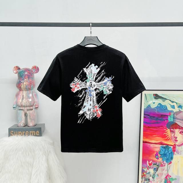 款号 K23 原版原标 ch潮牌男女同款彩色手绘十字架印花短袖休闲百搭宽松情侣款T恤采用定制面料丶1比1配色罗纹丶环保印花 立体感满满的丶250克高克重纯棉面料