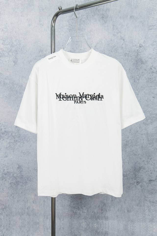 款号 M011# maison Martin Margiela 梅森马吉拉25Ss 肩麦破洞刺绣款短袖T恤 yb一比一开发 100%棉 采用订色订染毛圈纯棉衣面