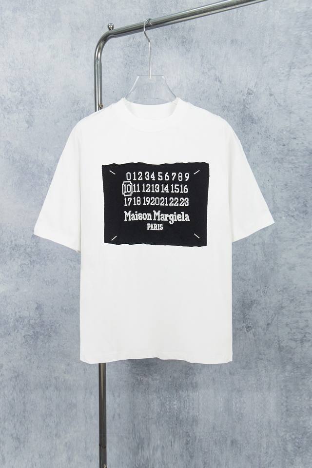 款号 M004# maison Martin Margiela 梅森马吉拉25Ss 贴布刺绣短袖T恤 yb一比一开发 100%棉 采用订色订染毛圈纯棉衣面 25