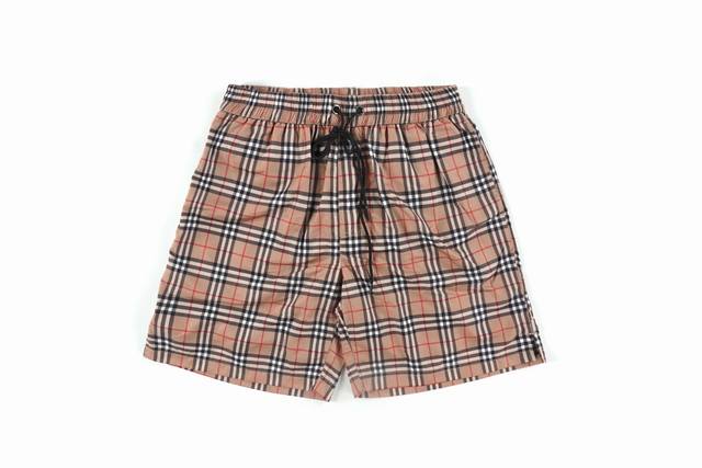 burberry 巴宝莉 经典格纹沙滩短裤 面料原版定制 功能性斜纹面料 成衣百分百定位对条对格 非常耗时废料 密度手感和原版达到一致 松紧腰搭配 轻松调节腰围