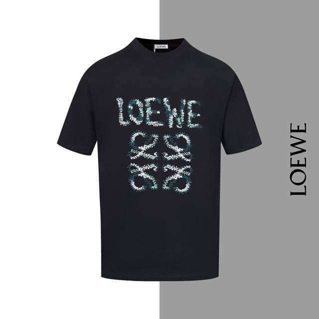 款号#Z108 罗意威草写刺绣大标圆领短袖 loewe官网一致款式 面料 32支双纱280克纯棉面料 同缸同色织染螺纹 颜色一致 工艺 进口机器饱满十万针刺绣