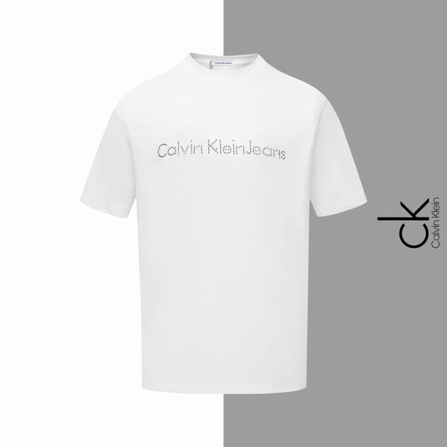 款号#Z87 ck铆钉字母圆领短袖 calvinklein官网一致款式 面料 32支双纱280克纯棉面料 同缸同色织染螺纹 颜色一致 工艺 进口机器铆钉钻工艺