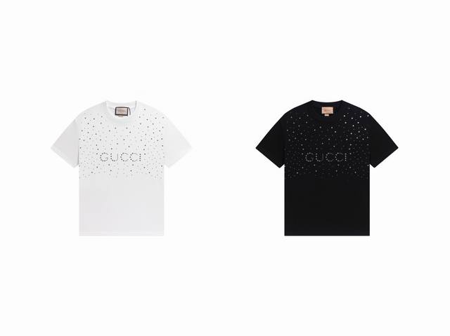 款号 882 gucci新品 早春系列高克重短袖 选用客供定制针织100%纯棉面打造,面料手感细腻 厚实有质感的纯棉布 高密度的机织工艺 如棉絮般柔紧致舒适 有