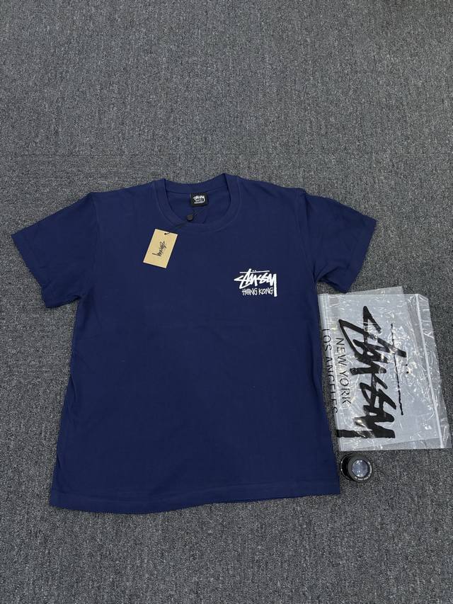 斯图西香港限定短袖 丝网印 圆筒布230克 款号 Xm016 尺码 S-Xl 颜色 黑色 白色 藏青色 礼盒一套5 正品开版