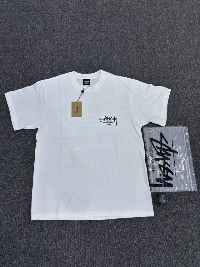 斯图西假日限定短袖 丝网印 圆筒布230克 款号 Xm014 尺码 S-Xl 颜色 黑色 白色 礼盒一套5 正品开版