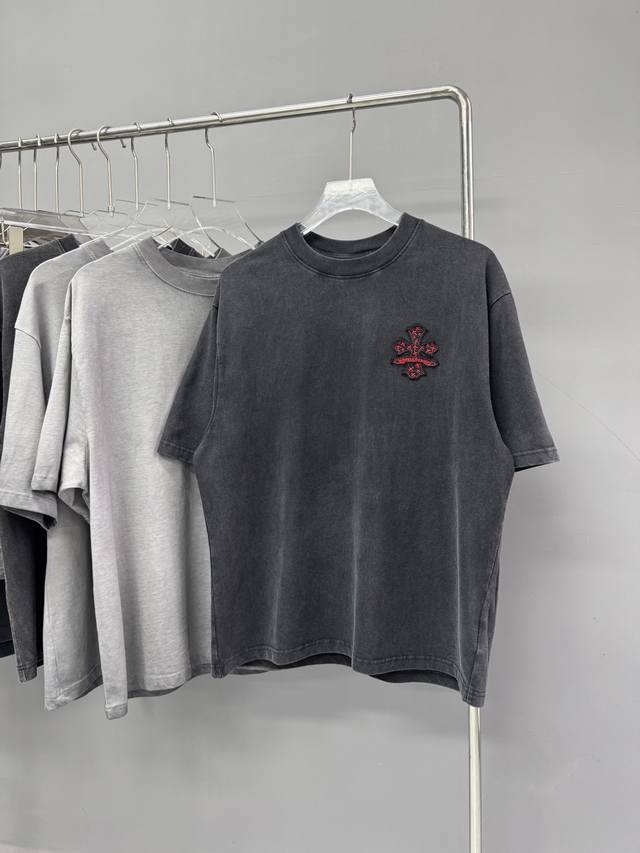 款号 8053-高端品质 25夏季最新款Choicehearts重工贴布十字架做旧五金短袖 面料 280G纯棉双纱 颜色 做旧黑 做旧灰 尺码 S-Xl