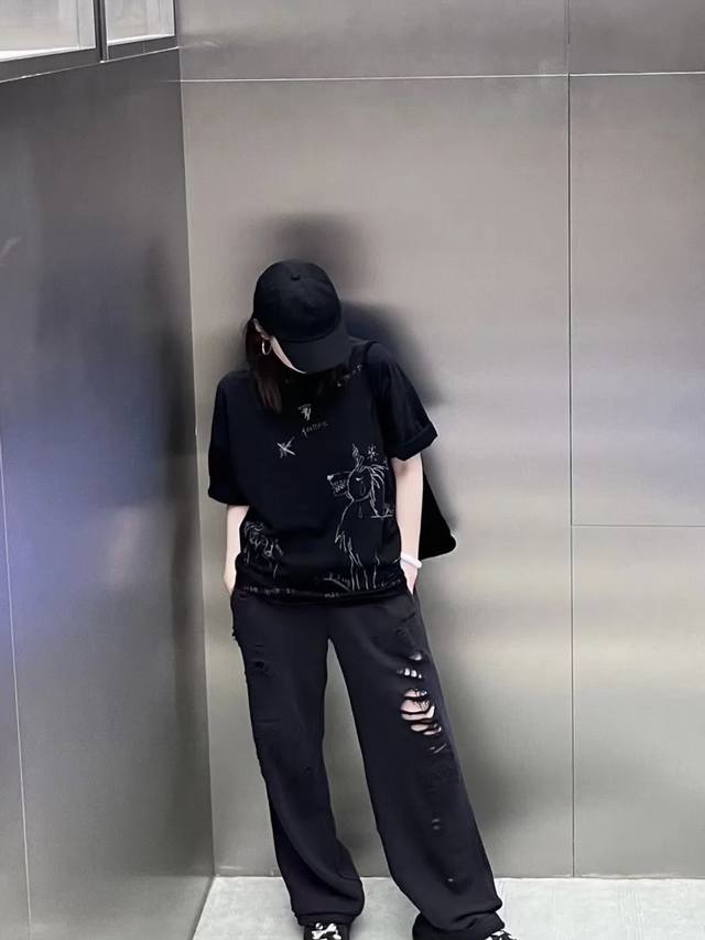 w142# we11Done24Ss官网同款童趣可爱小动物印花染色情侣短袖T恤 购入原版打版起样 磨破水洗工艺 后片同色绣花 细节拉满 成衣固色处理 穿洗不变形