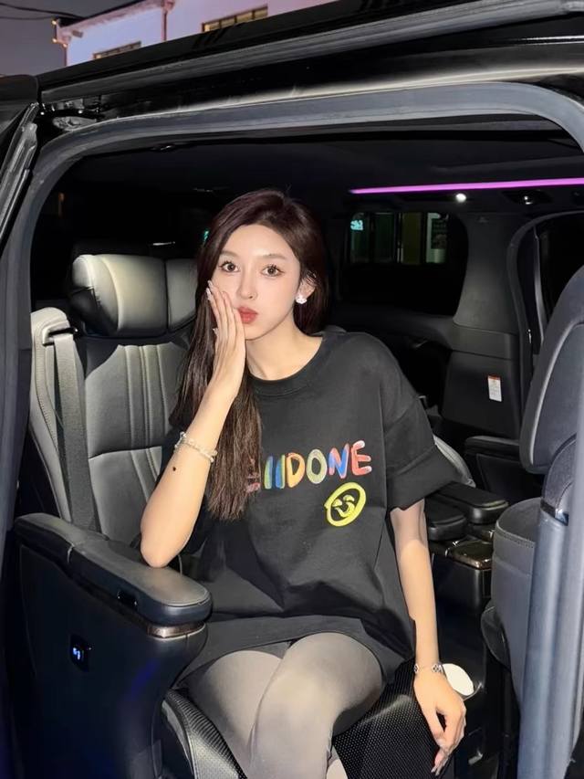 w137# we11Done线上数据款夏季彩色字母笑脸印花男女同款情侣短袖T恤 高克重320克双纱精梳棉面料 成衣经高温洗水定型 穿洗不变形不缩水 颜色 黑色