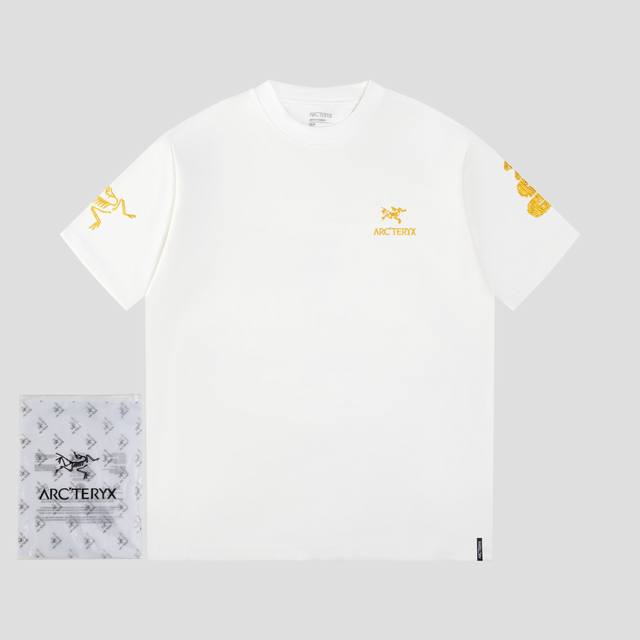 始祖鸟Ayc Teryx 款号743-2 2025蛇年定制短袖T恤 立体剪裁 胸前Logo为刻字膜 双边刺绣龙蛇年标志 小鸟字母Logo刺绣 高端32S双纱28