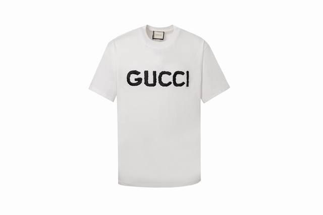 2429款 新款 高品质 Guc 古驰 24Ss 立体刺绣圆领T恤 采用立体刺绣工艺 区别于普通的绣花 定织纯棉双纱245克面料 舒适透气不易变形 三标齐全 宽
