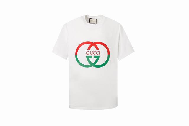 2426款 新款 高品质 Guc 古驰 24Ss 最新双G标识T恤 纯棉双纱245克面料 对色定染面料 超精细平网印花工艺 潮流感十足 采用细致纱网材质做网板