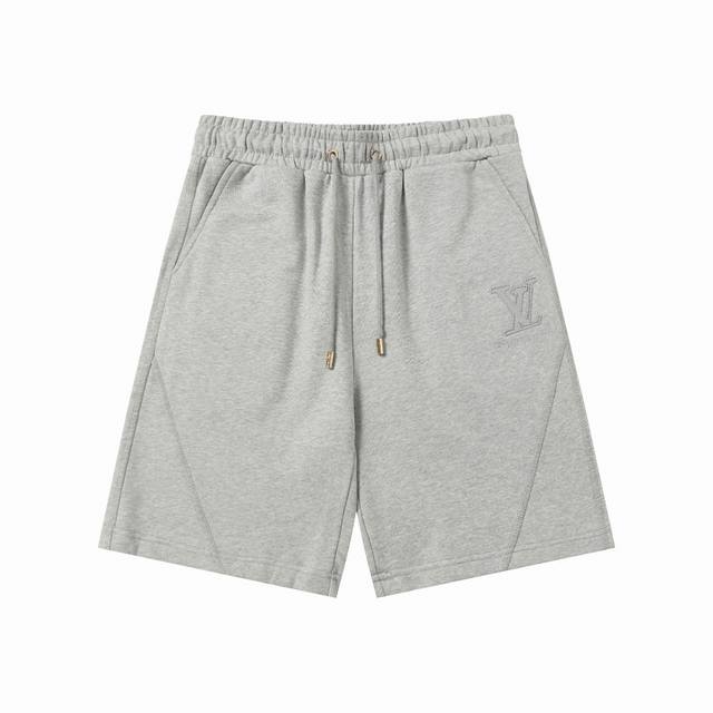 626款 新款 lv路易威登 这款短裤延续N一贯的高级感 既时尚 又实用 让你在夏天穿出高级范儿 经典纹路拼接1Og 3D绣花 金色鸡眼和吊钟简约奢华有内涵 出