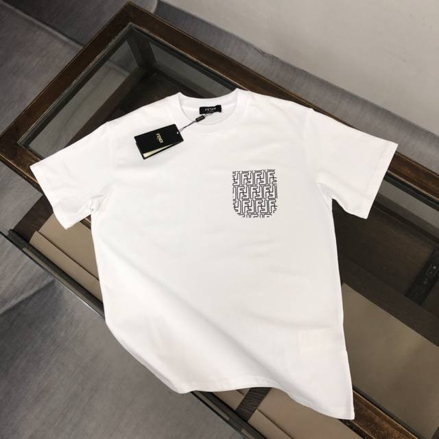 fendi 芬迪 夏季新品上市时尚经典圆领短袖情侣款时尚单品设计 更加时尚舒适 高标准定制 上身非常有型 胸前品牌双F假口袋Logo 图案 客供辅料 客供进口高