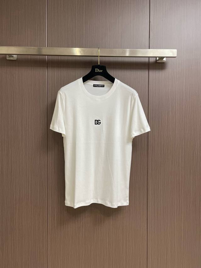 dolce Gabbana Dg 春夏新款基础黑白丝光棉圆领短袖T恤 字母徽标印花休闲圆领短袖T恤衫 客供进口高支高密80支双股丝光棉面料 软糯细腻的出色质感